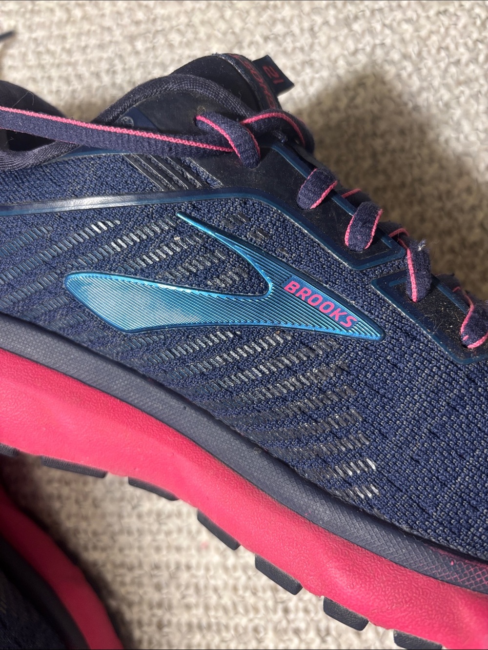 Brooks Ghost 12 Women's Running
Shoes - Navy Blue / Pink - Size 8 - Picture 6 of 8